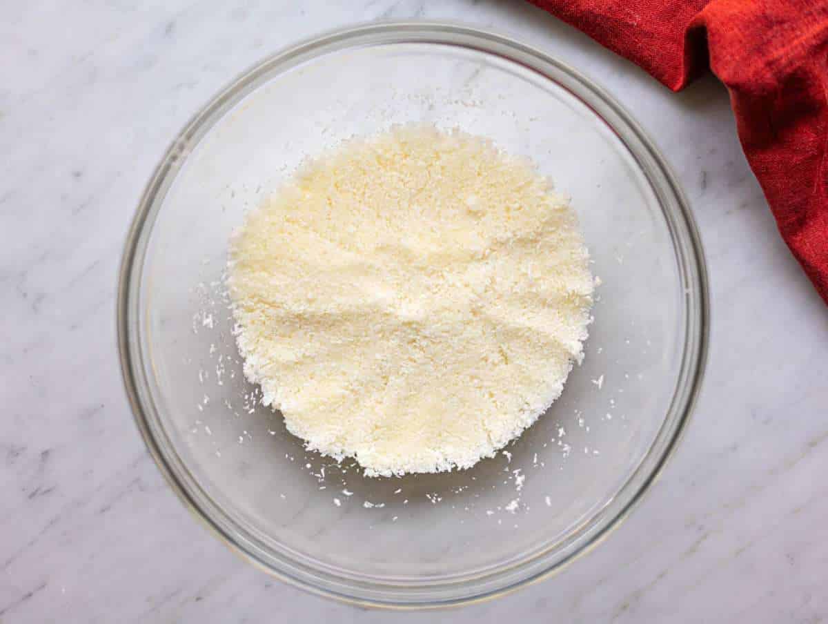 Step 1 Mixing coconut sugar and egg white to make simple coconut macaroon dough.