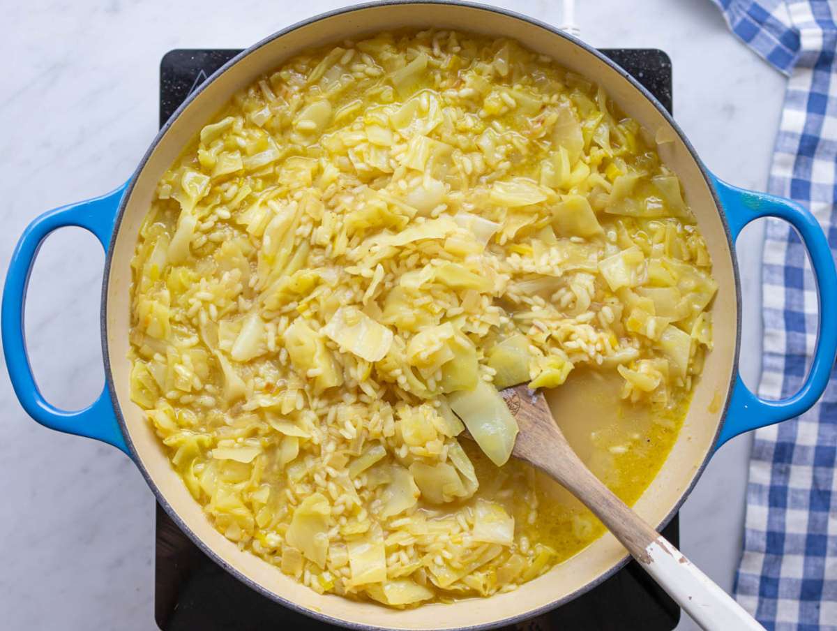 Step 3 Simmering risotto rice and vegetable broth with cabbage to make creamy cabbage rice.