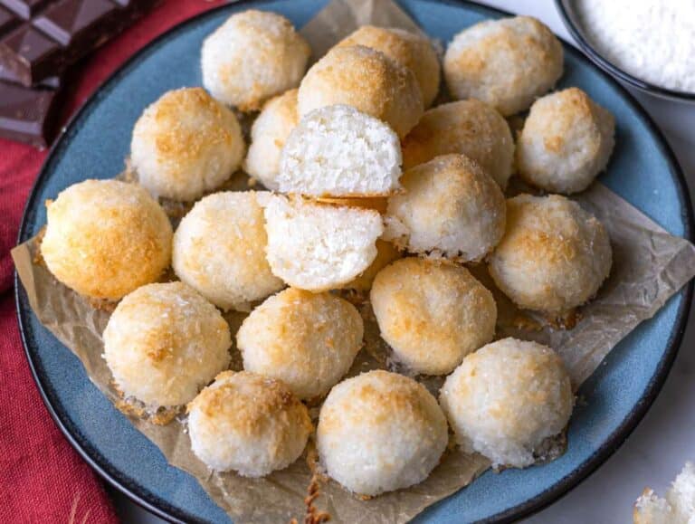 Step 4 Cooling coconut macaroons after baking before serving.