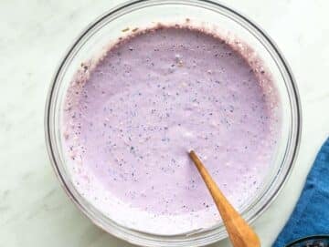 Step 2 Rolled oats stirred into the blueberry yogurt mixture until fully coated.