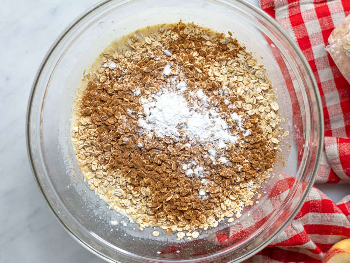 Step 3 Oats and cinnamon stirred into creamy mixture in large bowl.