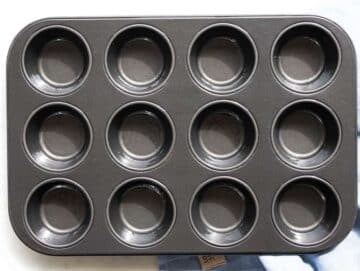 Step 1 Muffin pan brushed with oil.