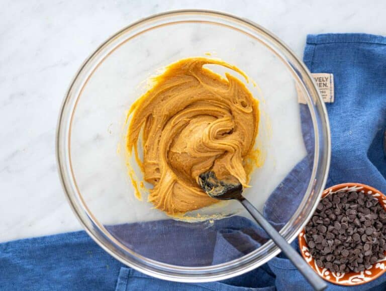 Step 1 Peanut butter, honey, and vanilla stirred together in a mixing bowl.