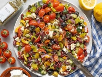 Step 4 Greek kidney bean salad served on a platter.