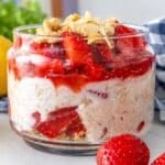 Glass bowl of shortcake overnight oats with graham crackers.