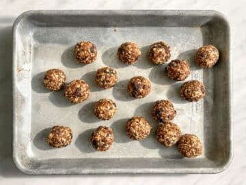 Step 2 Fresh oatmeal raisin energy balls ready to enjoy.