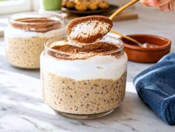 Step 3 Finished tiramisu overnight oats ready to serve.