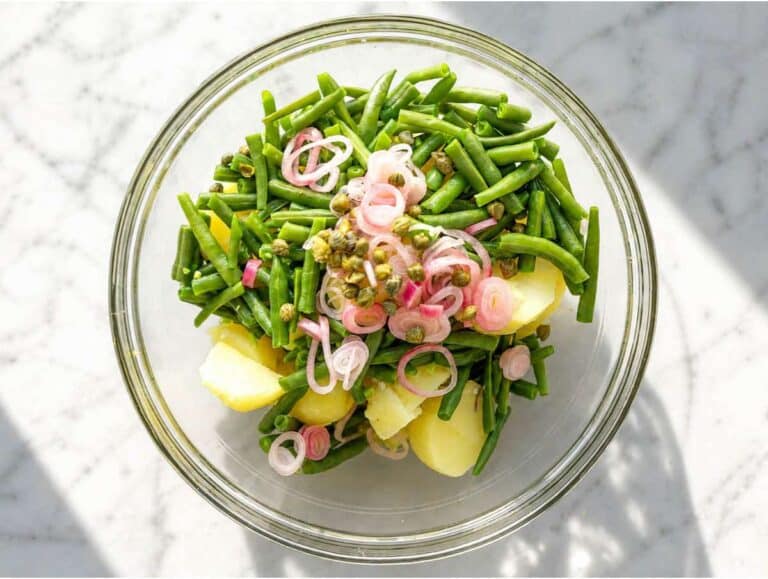 Step 3 Potato salad with capers, onions and parsley.