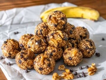 Step 4 Freshly shaped energy balls arranged on baking paper before chilling.