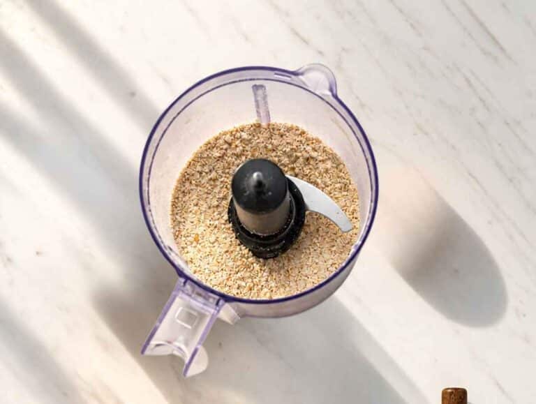 Step 1 Fine oat flour in a blender.