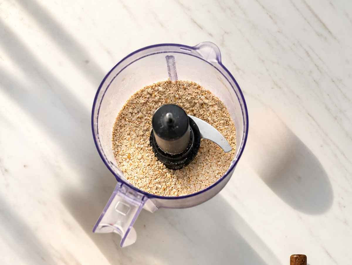 Step 1 Fine oat flour in a blender.